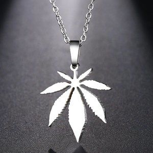 🌸 Refine Maple Leaves Delicate Dainty 925 Silver Plated Necklace, EVGG1078